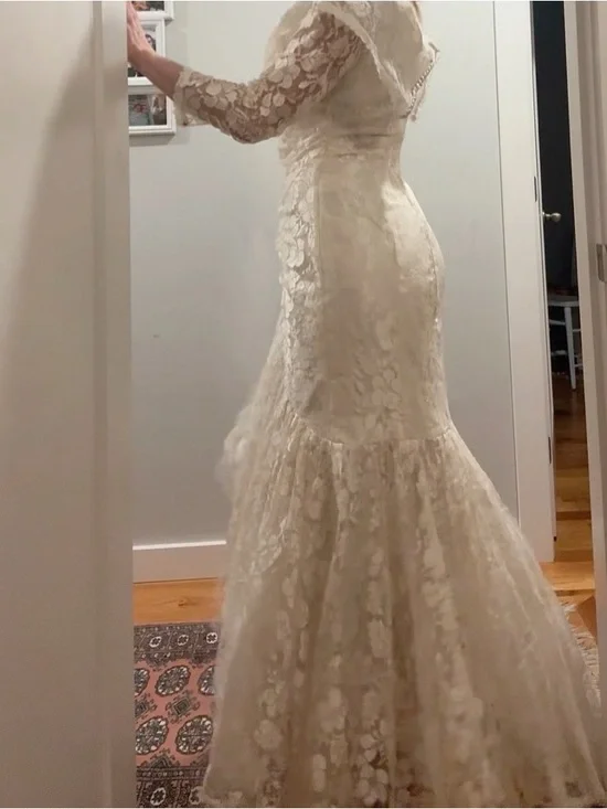 Vintage Cream Lace Long-Sleeve V-Neck Gown - Picture 11 of 11